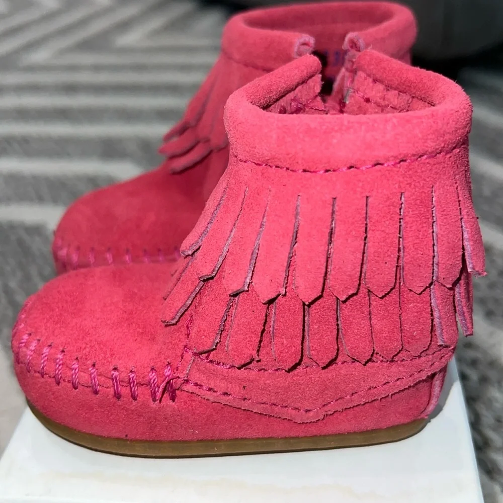 Authentic New in Box, Minnetonka Double Fringe Side Zip Boot infant Pink